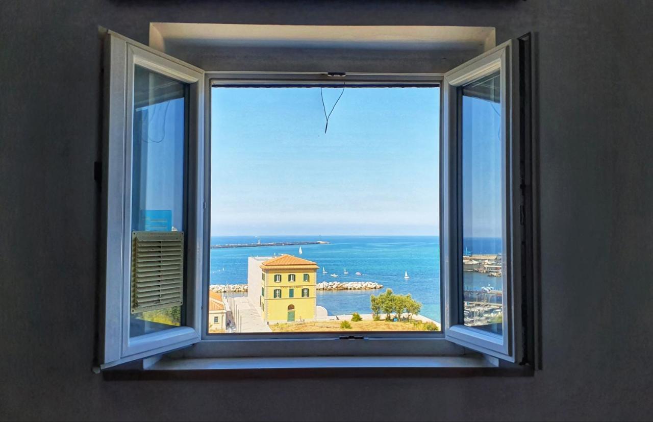 Almare - Sea Front Lägenhet Livorno Exteriör bild